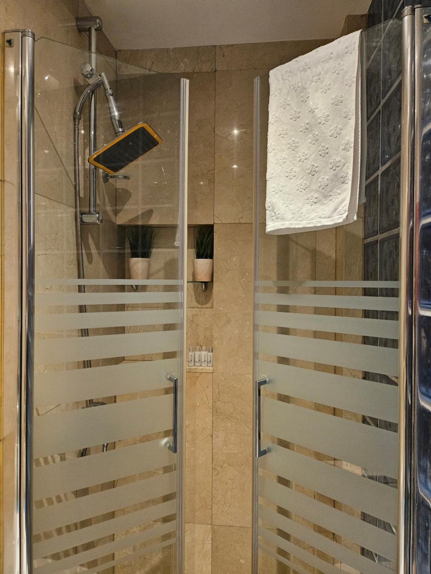 Pequeno Apartamento En El Centro De Madrid Bagian luar foto